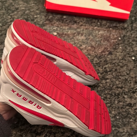 Nike Air Max White and Red Sneakers EUC 10.5 - Picture 8 of 13